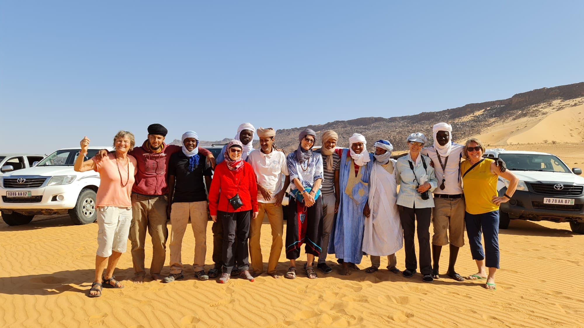 Sahara Nomads guides and travelers together in Mauritania